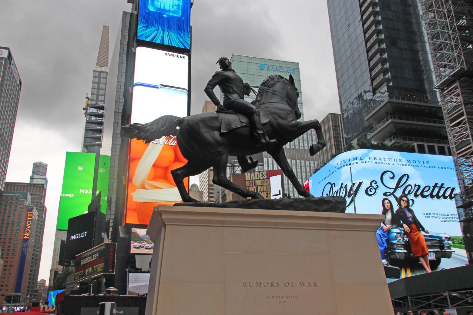  Kehinde Wileys Monument "Rumors of a War" auf dem New Yorker Times Square