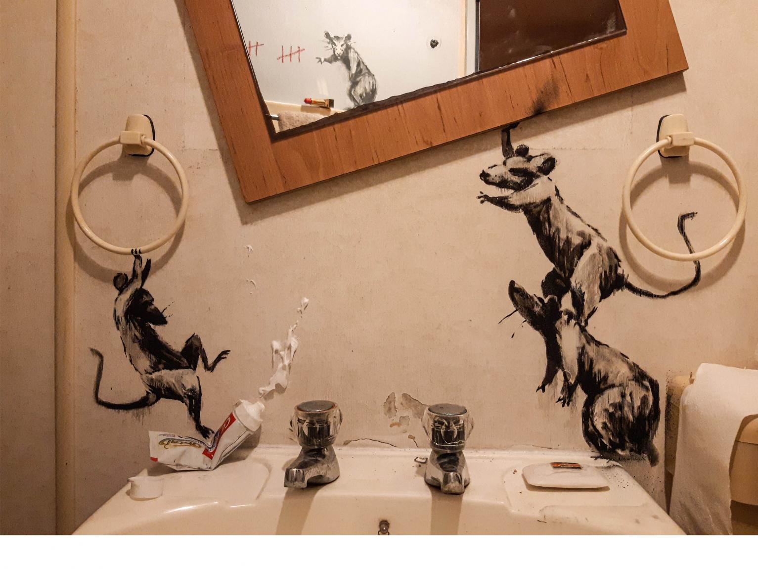 Banksy arbeitet jetzt in seinem Badezimmer