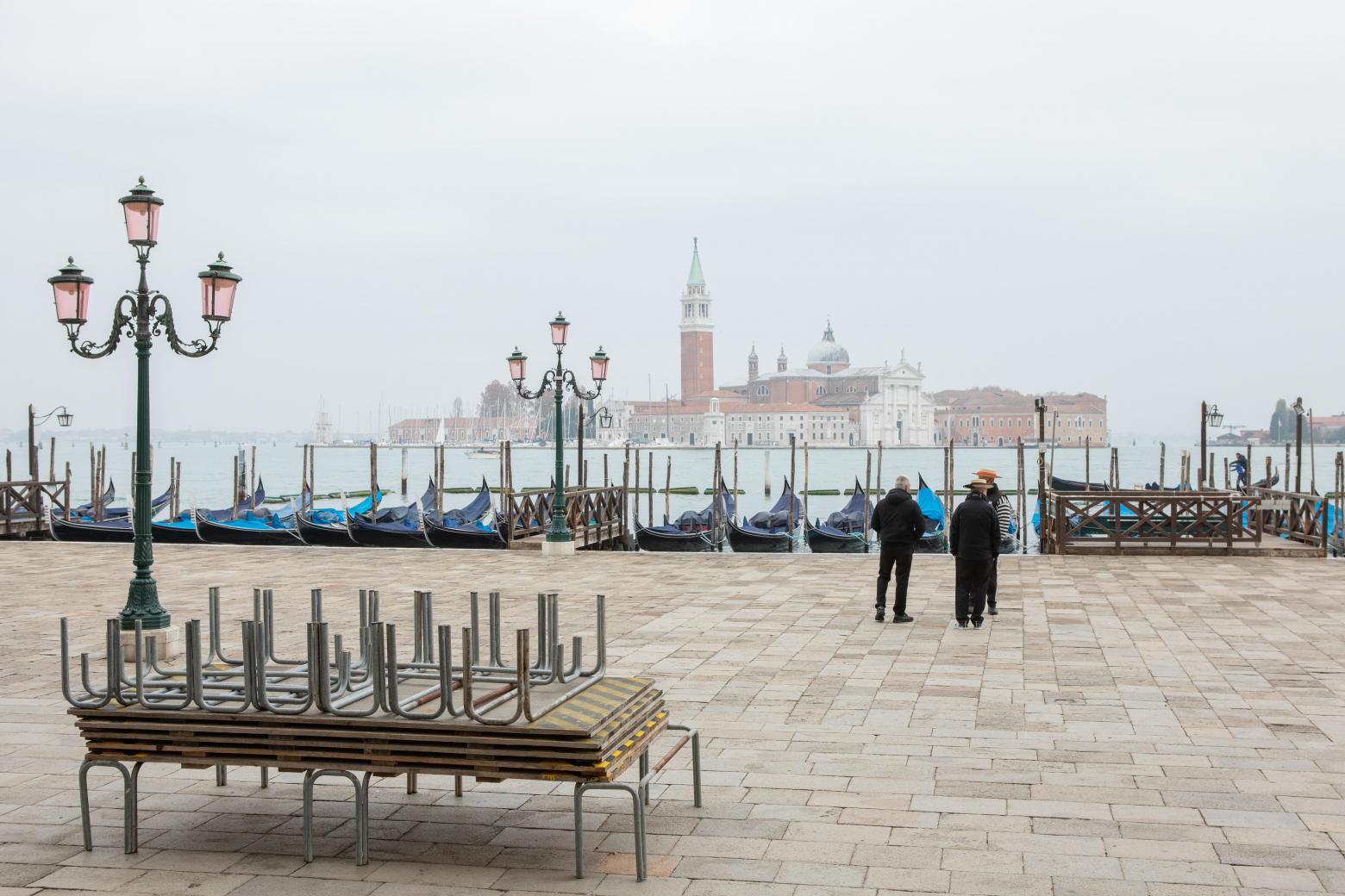 Fast menschenleere Promenade in Venedig