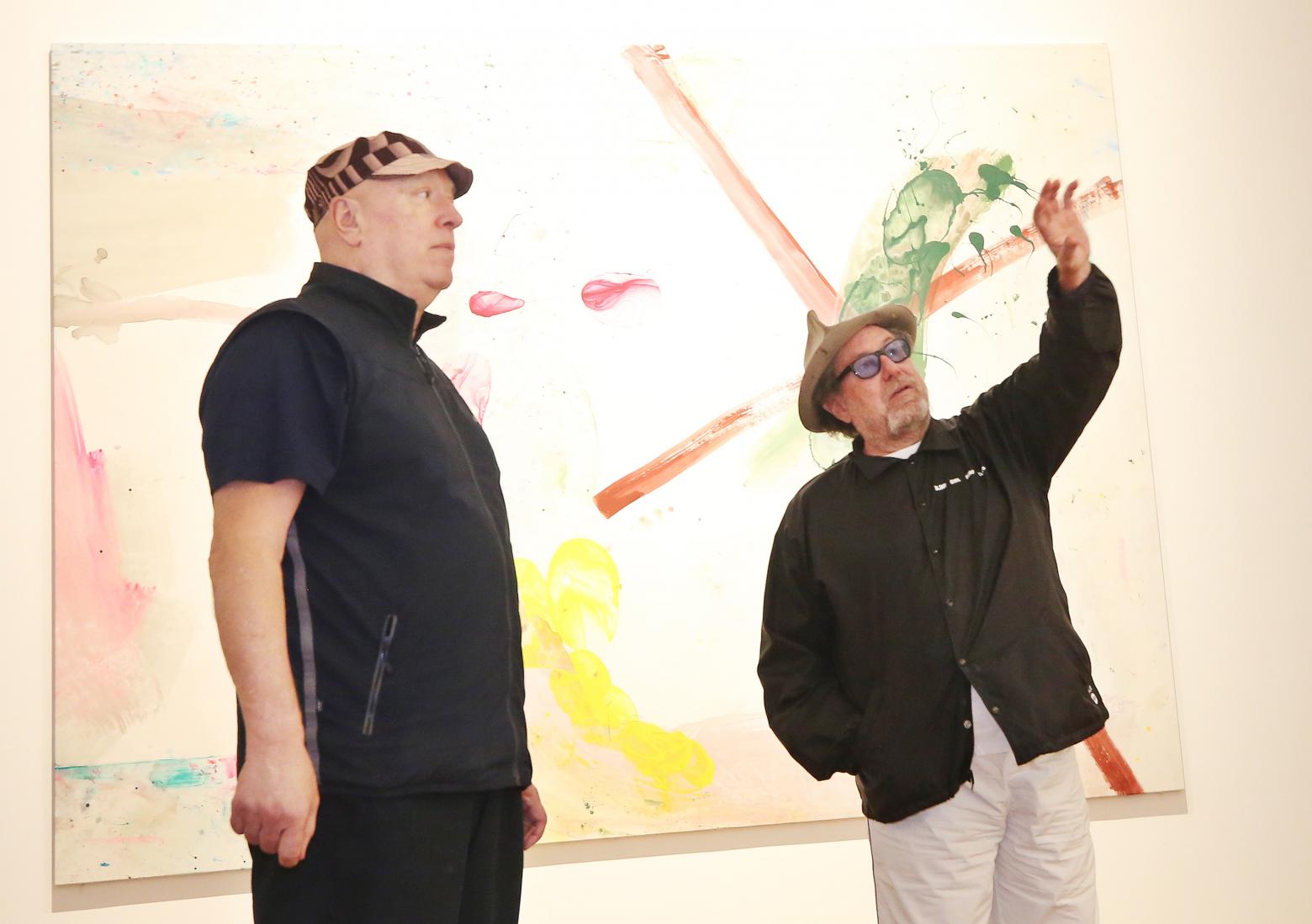 Die Künstler Jiri Georg Dokoupil (l) und Julian Schnabel in der gemeinsamen Ausstellung im Osthaus Museum Hagen