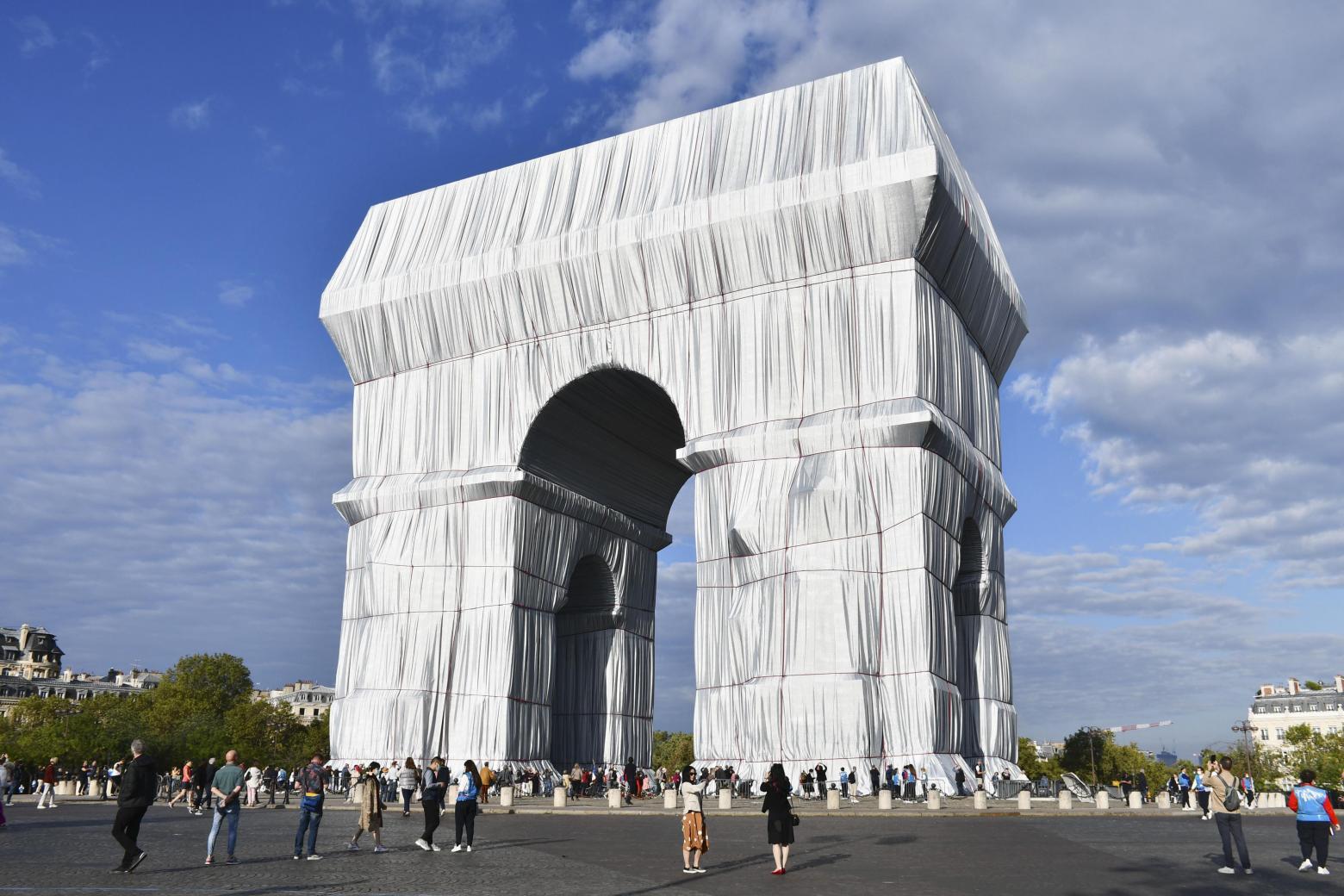 Der verhüllte Triumphbogen in Paris