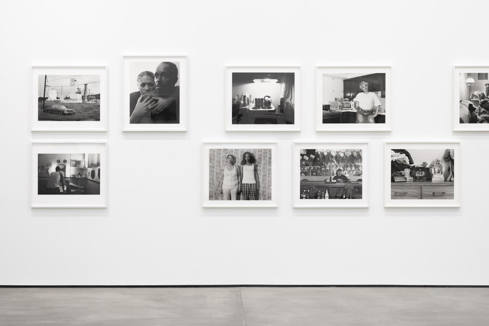 Fotografien von LaToya Ruby Frazier in der Ausstellung "Rust: Bernd & Hilla Becher, LaToya Ruby Frazier, Stephen Shore", Installationsansicht bei Sprüth Magers, 2022