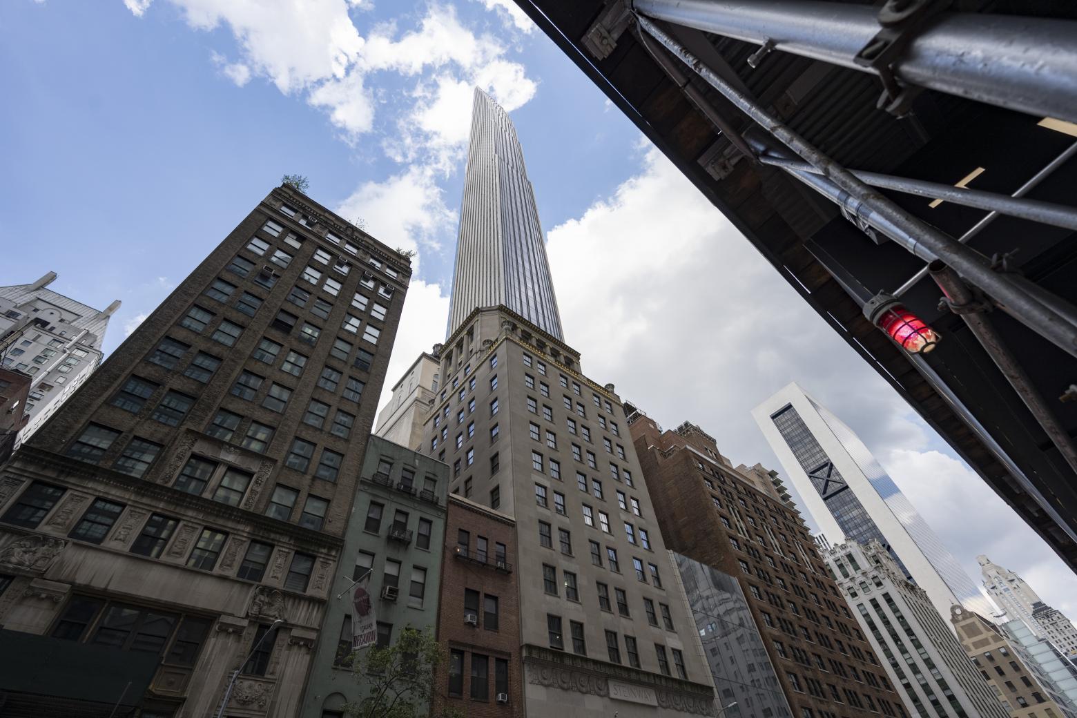 Der Steinway Tower, auch bekannt als 111 West 57th Street, ist ein von SHoP Architects für die JDS Development Group und die Property Markets Group entworfenes Megatall-Ultra-Luxusprojekt