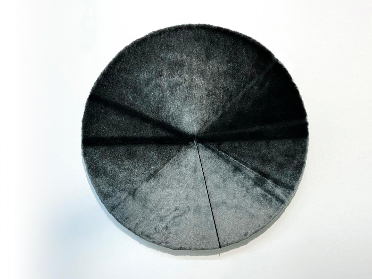 Nadja Adelmann "Gegenstrich II", 2022, bei der Frankfurter Galerie Heike Strelow