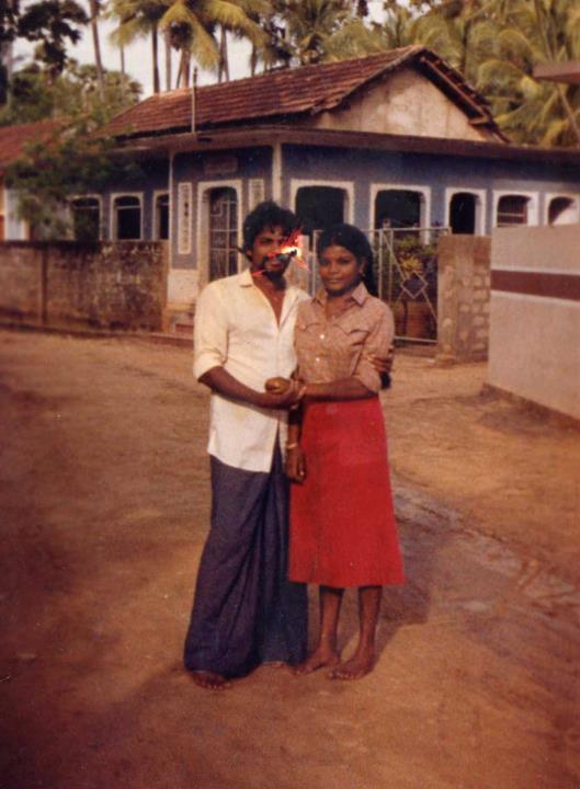 "Appa und Amma am zweiten Tag nach ihrer Heirat und vier Tage nach der Verbrennung der Jaffna Bibliothek in Neerkolumbu", 1981