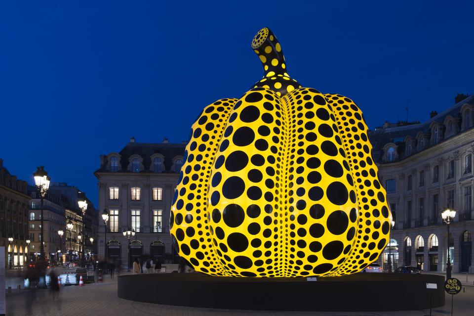 Yayoi Kusama "Life of the Pumpkin Recites, All About the Biggest Love for the People", 2019, Paris