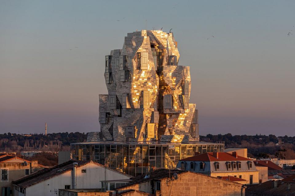 Luma Tower von Frank Gehry, 2021, Luma Arles, Parc des Ateliers, Arles 