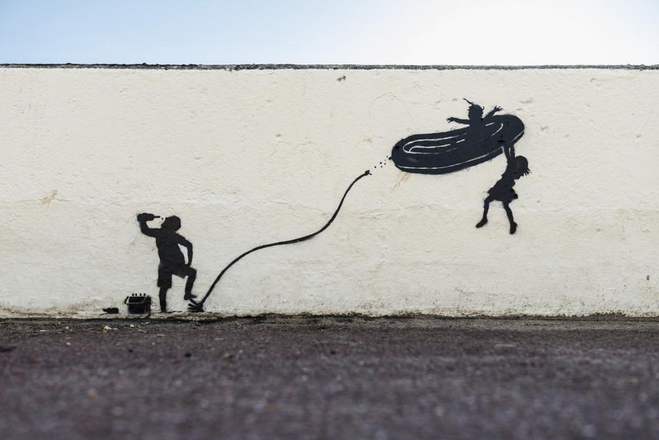 Banksy-Werk an einer Promenadenmauer in Gorleston