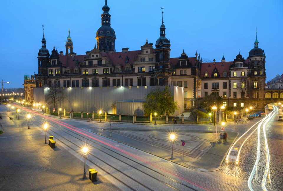 Die verhüllte Westflügel-Fassade des Residenzschlosses, Dresden