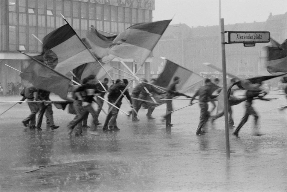 Harald Hauswald "Fahnenflucht, 1. Mai Demonstration, Alexanderplatz, Mitte, Berlin", 1987