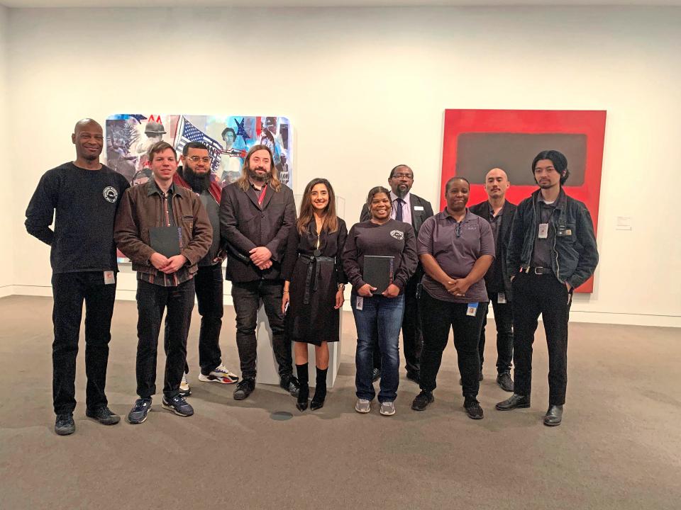 Mitglieder des Sicherheits-Teams am Baltimore Museum of Art, die die Ausstellung "Guarding The Art" kuratiert haben. Unser gesprächspartner Chris Koo ist der zweite von rechts