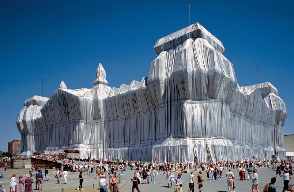 Wolfgang Volz "Christo and Jeanne-Claude: Wrapped Reichstag", Berlin, 1995