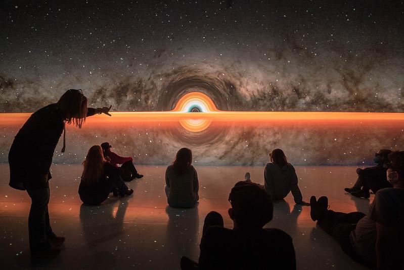 Der Deep Space im Ars Electronica Center in Linz ist ein Labor für Interaktions- und Wahrnehmungsexperimente.  2022 ist die Ars Electronica zu Gast in Esch-Belval
