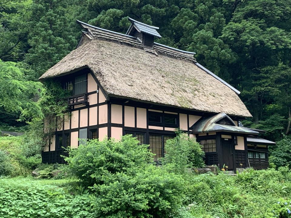  Ein renoviertes Kominka in den Bergen der Präfektur Niigata in Japan 