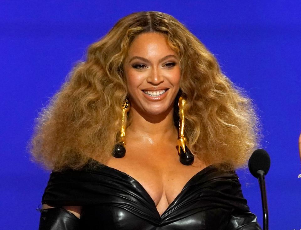 Beyonce 2021 bei denGrammy Awards im Los Angeles Convention Center