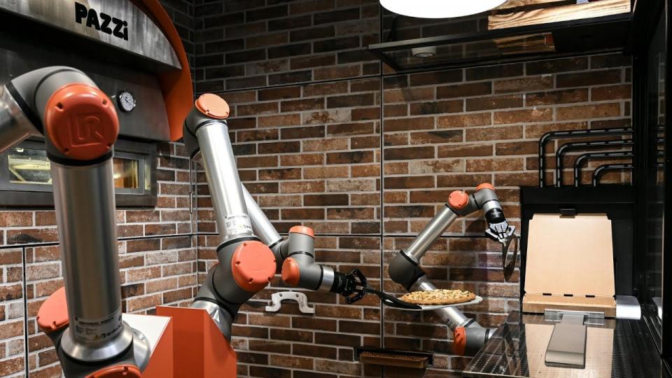 Pizza-Roboter im Restaurand Pazzi in Paris