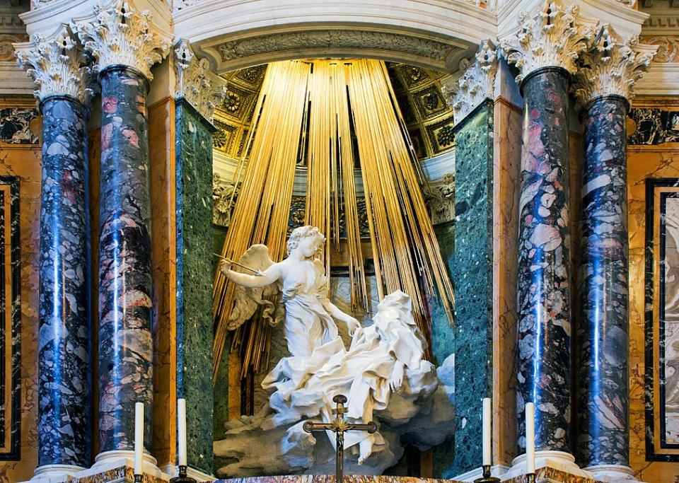 "Die Verzückung der heiligen Teresa" von Giovanni Lorenzo Bernini in der Kirche Santa Maria della Vittoria in Rom