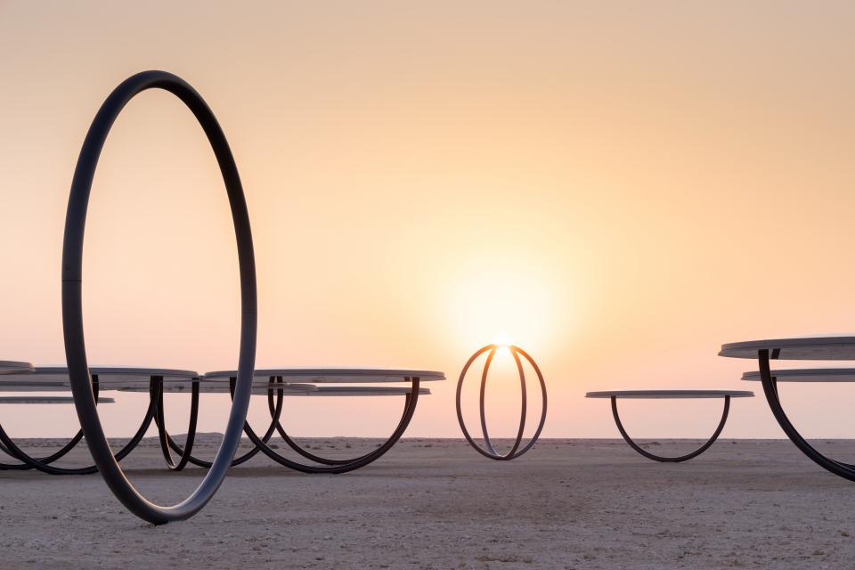 Ólafur Elíasson "Schatten, die auf dem Meer des Tages reisen", Installationsansicht, Doha, Katar, 2022