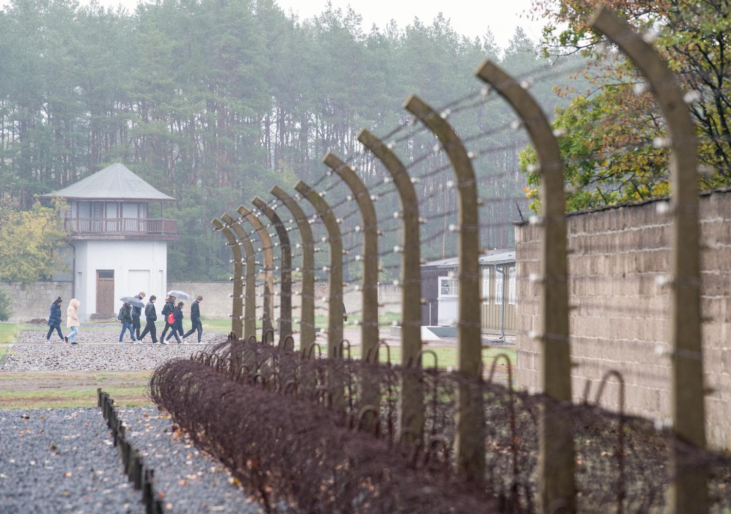 Besucher der Gedenkstätte Sachsenhausen
