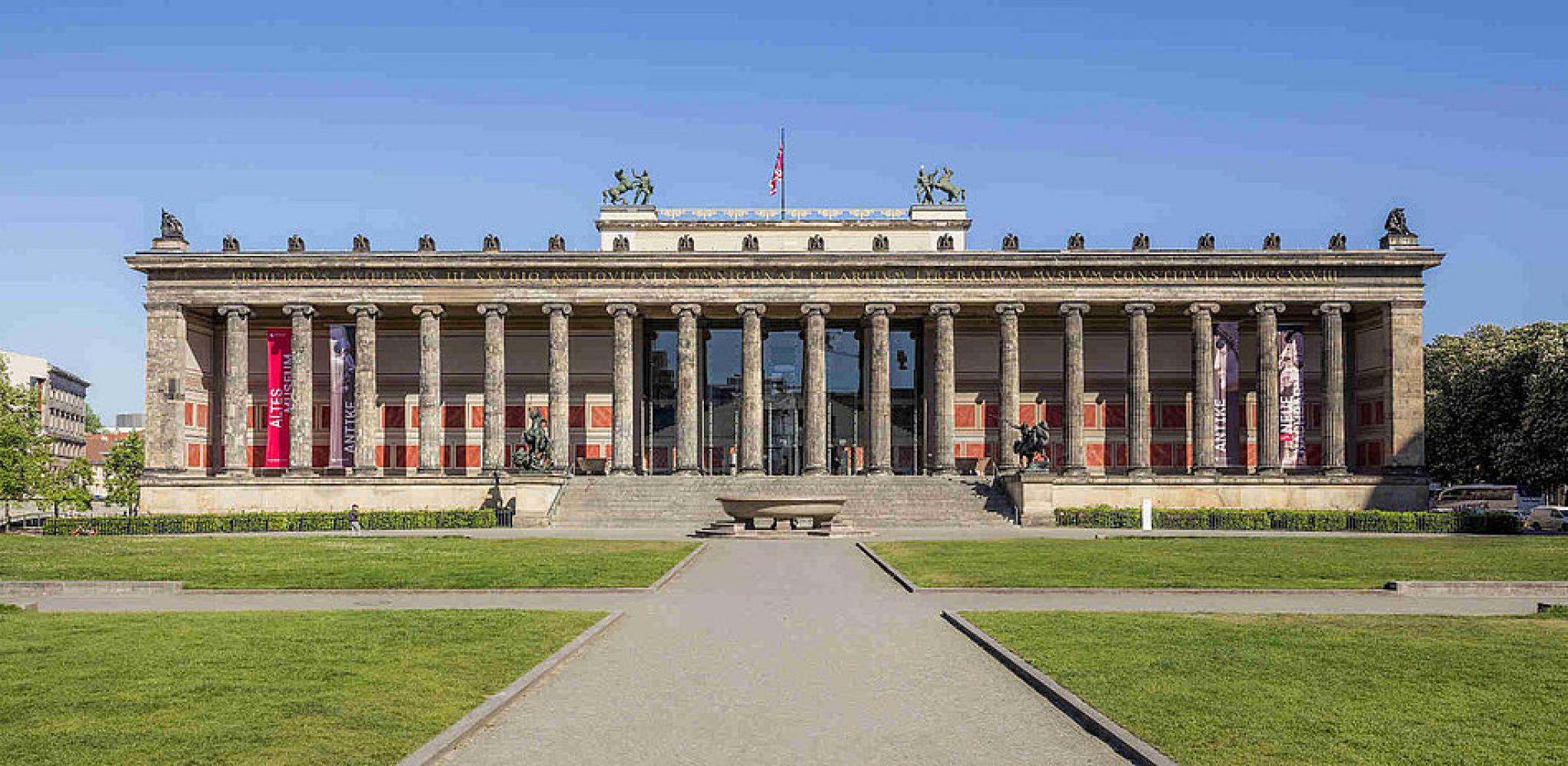 Vorplatz des Alten Museums auf der Berliner Museumsinsel