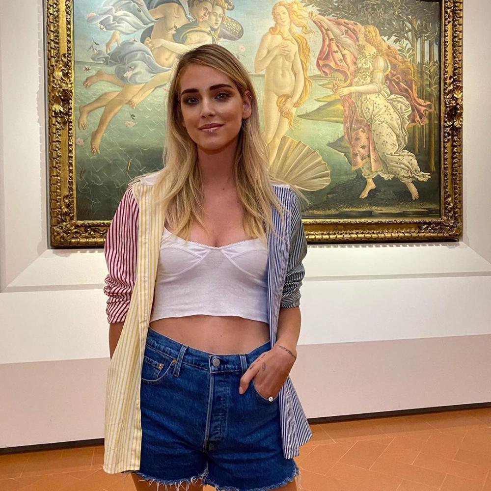 Die Uffizien in Florenz haben dieses Foto auf Instagram gepostet, auf dem dieer Unternehmerin und Influencerin Chiara Ferragni vor dem Bild "Die Geburt der Venus" von Sandro Botticelli posiert. Das gefällt nicht allen