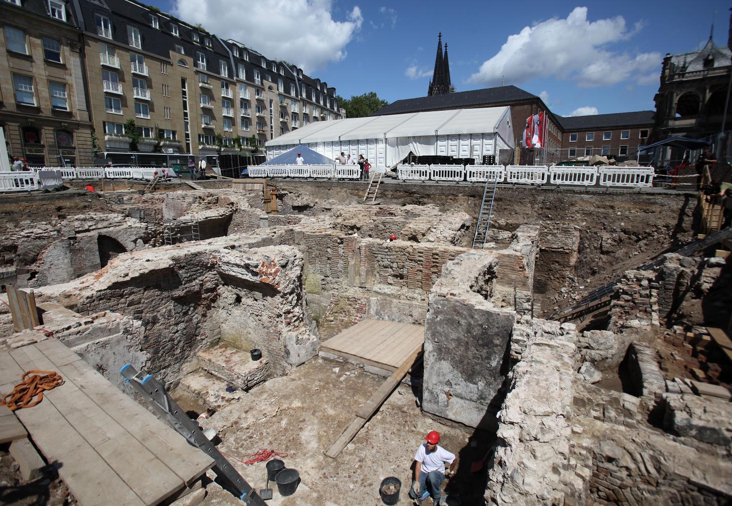 Blick in die Ausgrabungsstätten und Bauarbeiten an der Archäologischen Zone in Köln