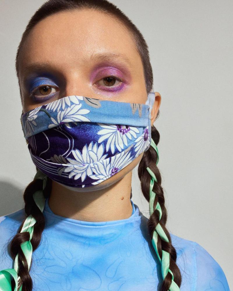 Neues Must-Have: Die Maske hat das Pandemiejahr geprägt wie kein anderes Kleidungsstück, hier ein Modell von Collina Strada