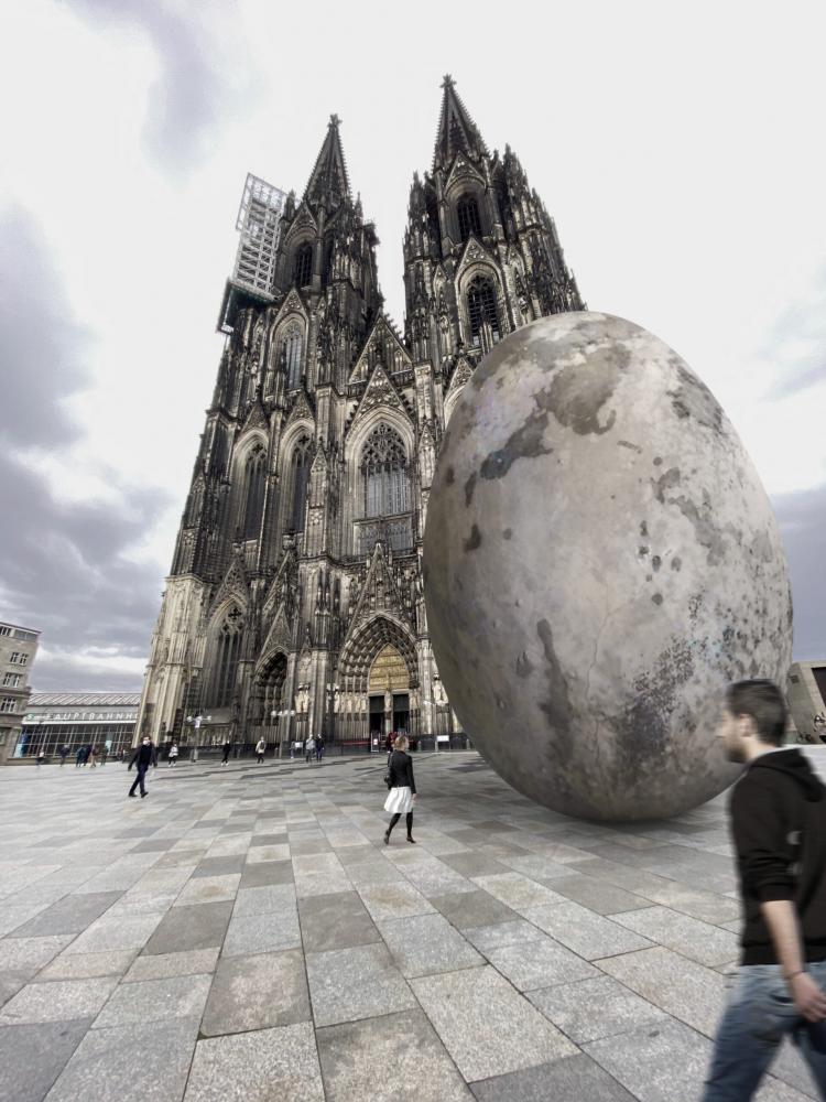 Die Computersimulation zeigt ein überdimensionales Ei vor dem Kölner Dom. Ein 30 Meter hohes Ei vor dem Kölner Dom soll nach dem Willen der Künstlerin Birgitt E. Morrien an die sexuellen Übergriffe der Silvesternacht 2015/16 erinnern