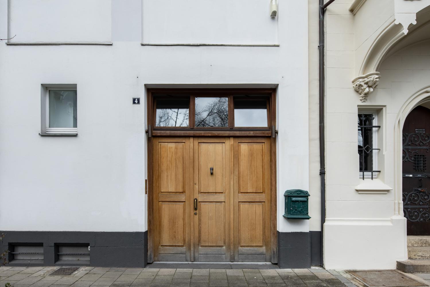 Eingang zum früheren Haus des Künstlers Joseph Beuys am Drakeplatz 4, Düsseldorf 