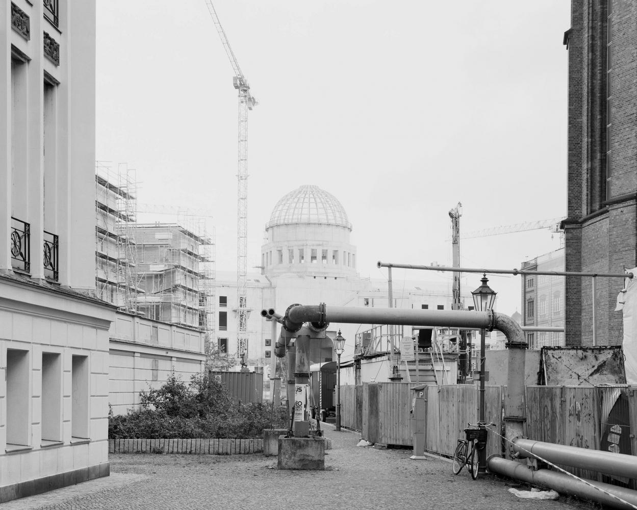Andreas Gehrke "Am Schinkel Pavillon", aus dem Buch "Berlin"