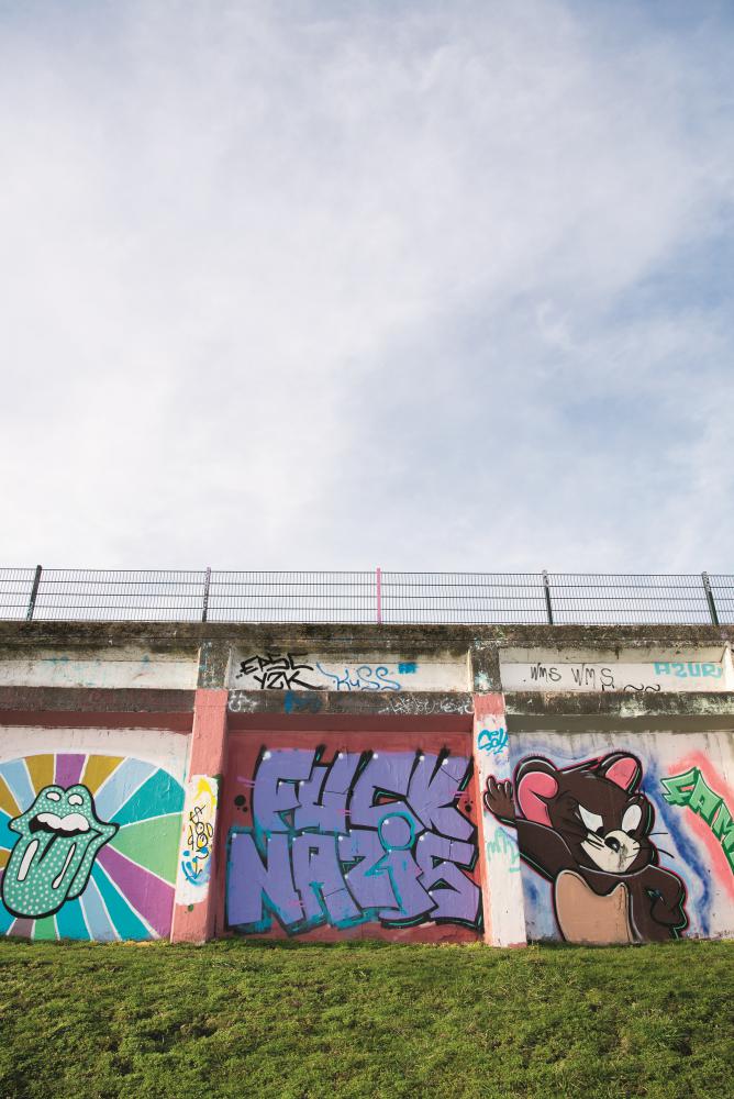 Graffitis an der Wand im Gelsenkirchener Norsternpark