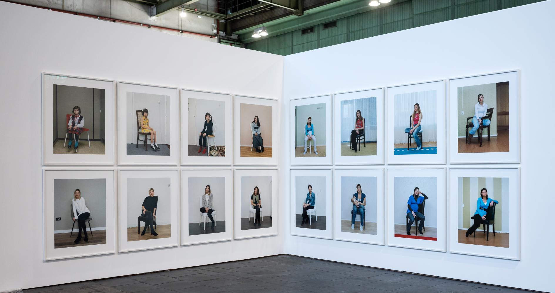 Fotografien von Rineke Dijkstra in der Ausstellung "Diversity United", Berlin 