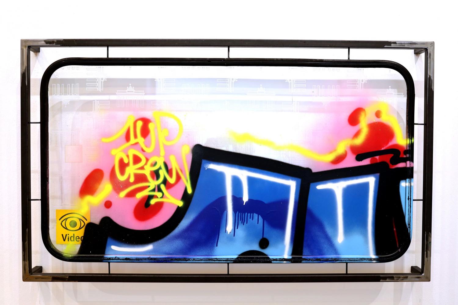 1UP "Leopoldplatz", 2021, 170 x 100 cm, Spraylack auf U-Bahn-Fenster