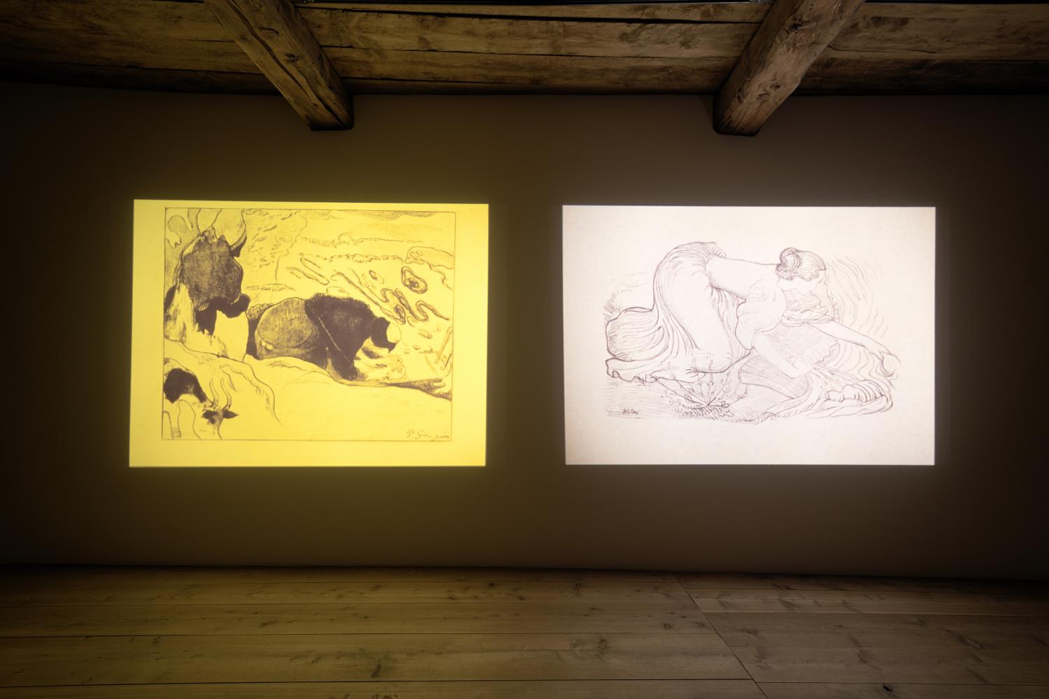 Andrea Büttner, "Kunstgeschichte des Bückens", 2021, Ausstellungsansicht "Triebe", Galerie Tschudi, Zuoz, 2021