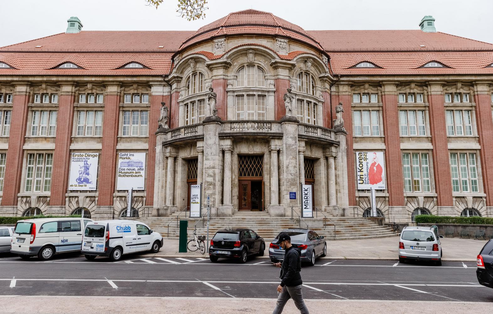 Blick auf das ehemalige Völkerkundemuseum, das jetzt Museum am Rothenbaum Kulturen und Künste der Welt (MARKK) heißt