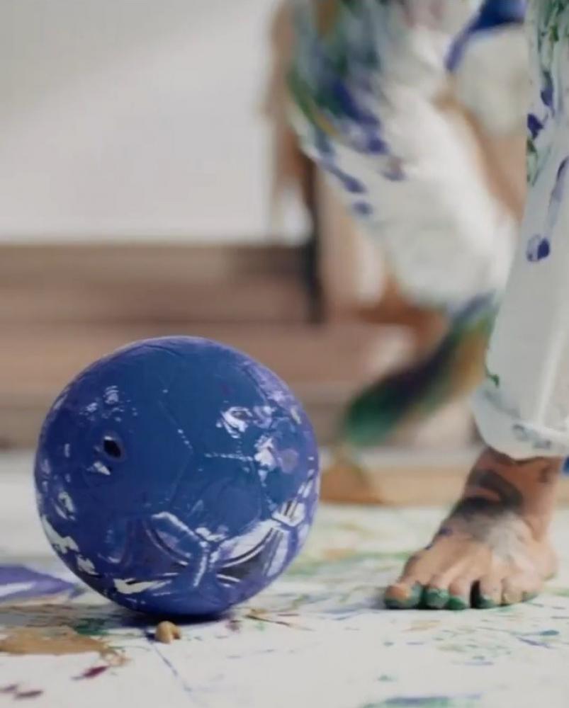 David Beckham macht Kunst mit Fußbällen