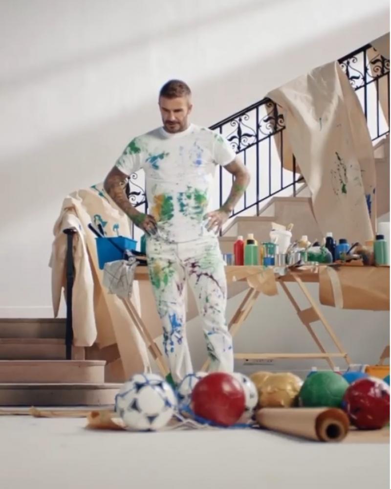 David Beckham macht Kunst mit Fußbällen