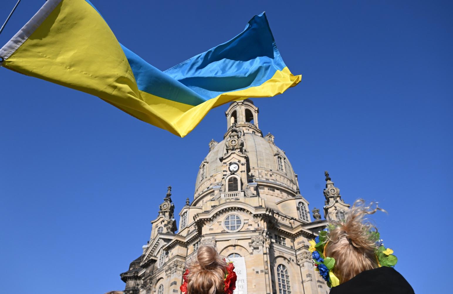 Geflüchtete aus Kiew vergangenes Wochenende bei einer Solidaritätskundgebung für die Ukraine auf dem Dresdner Neumarkt vor der Frauenkirche