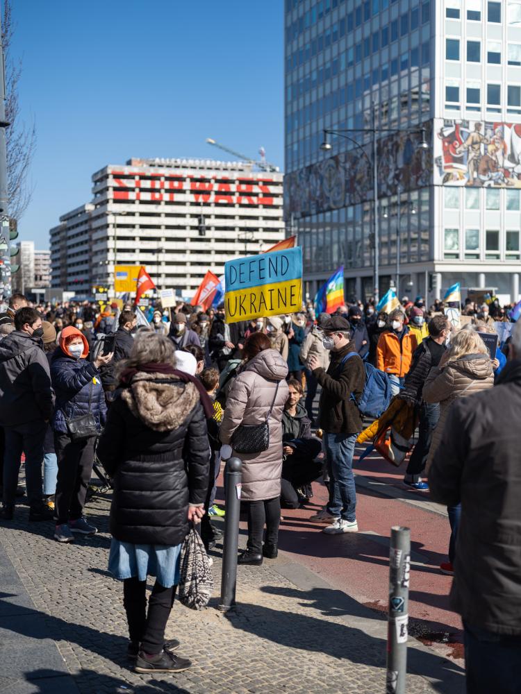 Michael Danner, Anti-Kriegs-Demonstration gegen die Invasion der Ukraine durch Russland, Berlin, Alexander Platz, Pariser Platz, Brandenburger Tor, 13.3.2022