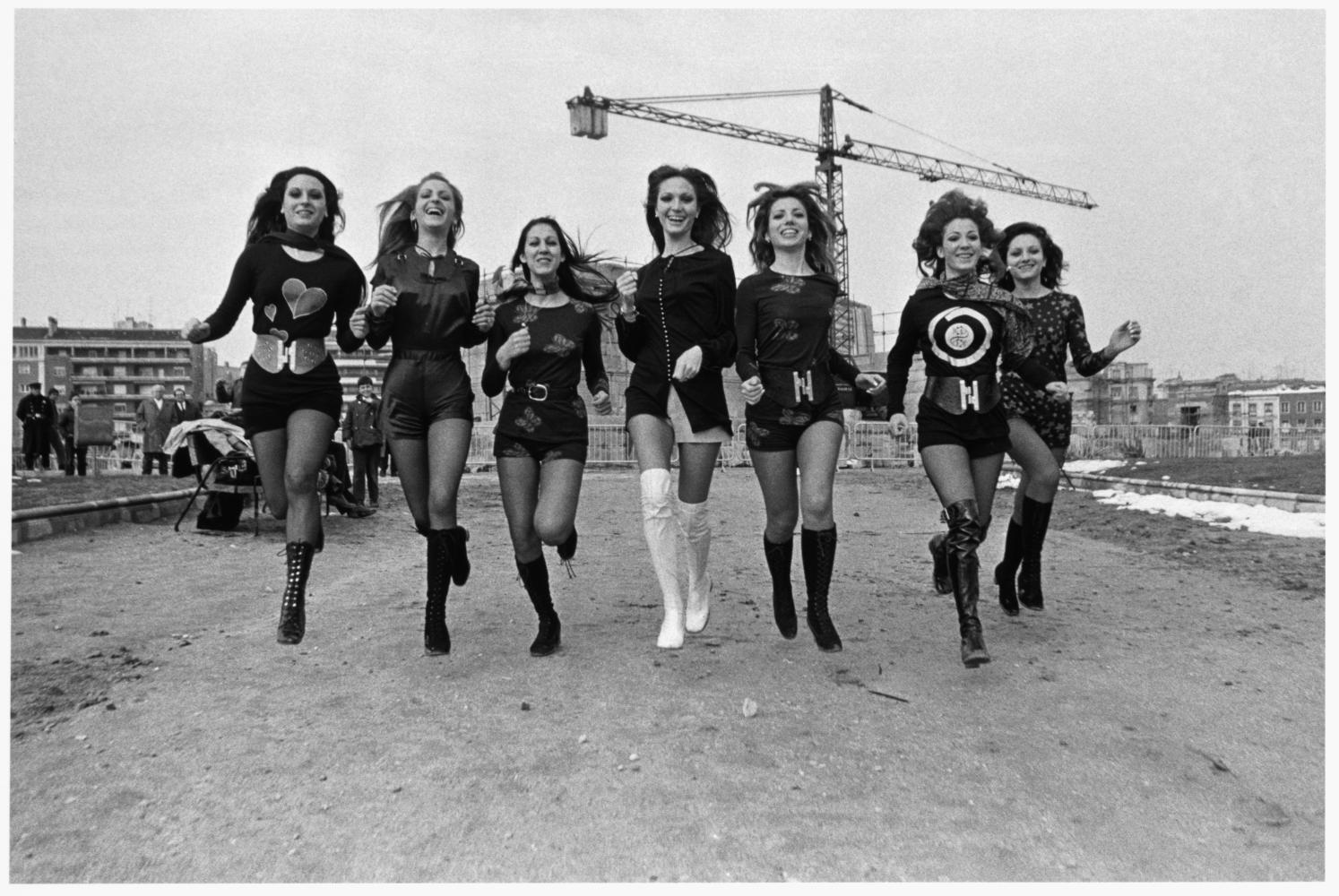 Joana Biarnés, Models mit modischen Shorts. Madrid, 1971