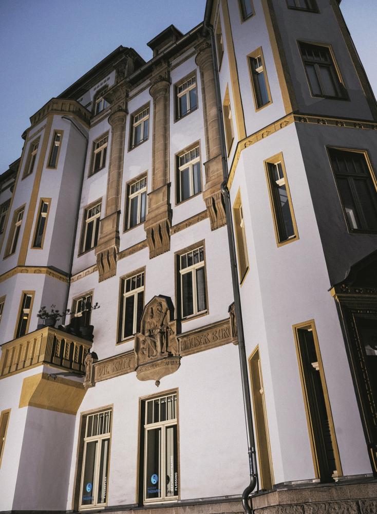 Die "Kyffhäuser Burg" an der Hübschmannstraße besticht durch figürliche Schmuckdetails