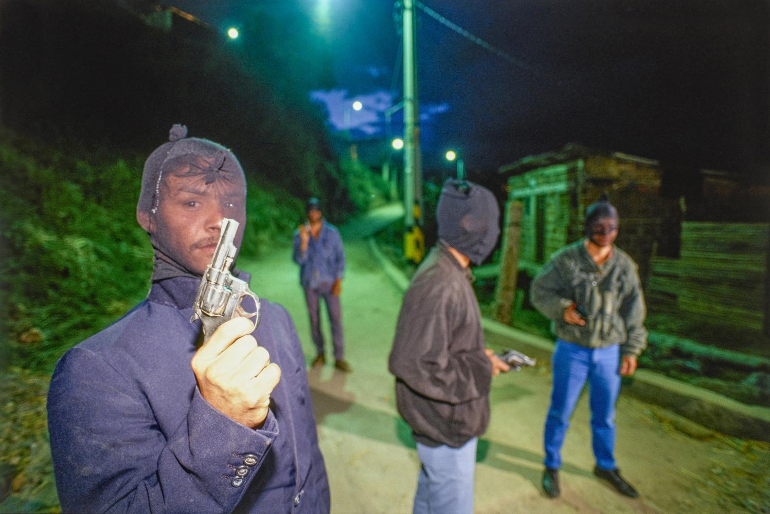 Axel Krause, Kolumbien, Medellin, 1990: Autodefensa-Gruppe kämpft gegen Jugendbanden