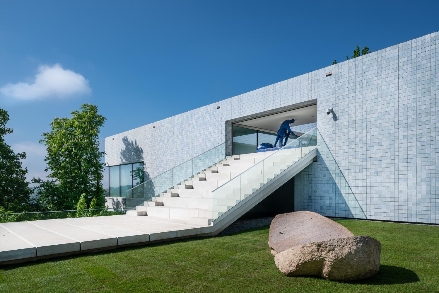 Die Treppe des neuen Flügels des Museum für moderne Kunst Arnheim in den Niederlanden