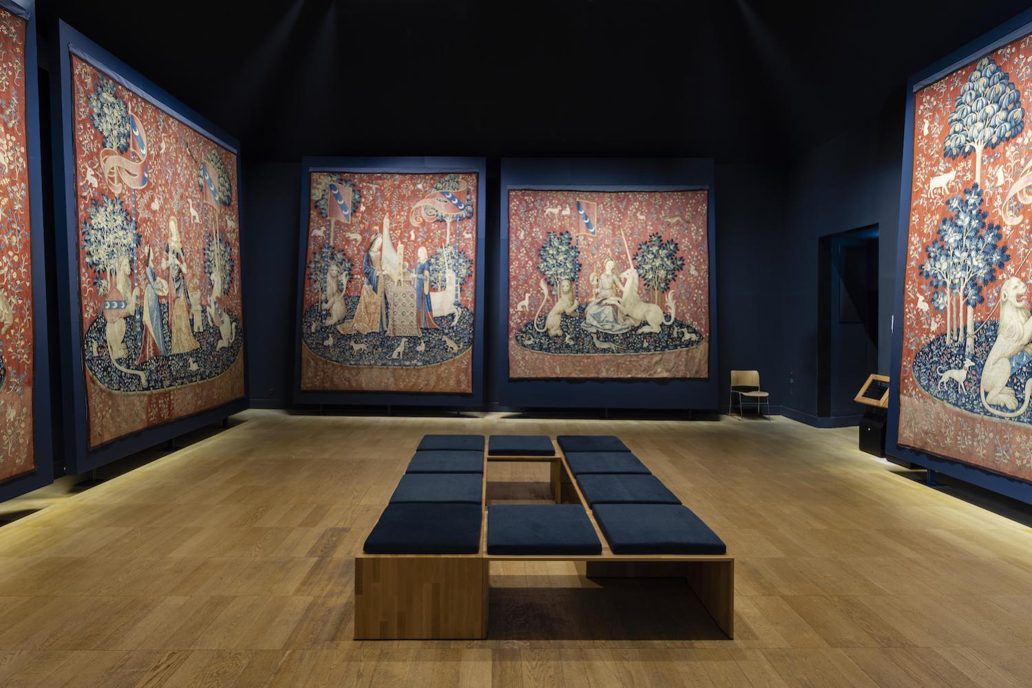 Der neugestaltete Raum mit dem sechsteiligen Millefleurs-Wandbehang «Die Dame mit dem Einhorn» im Mittelaltermuseum Cluny