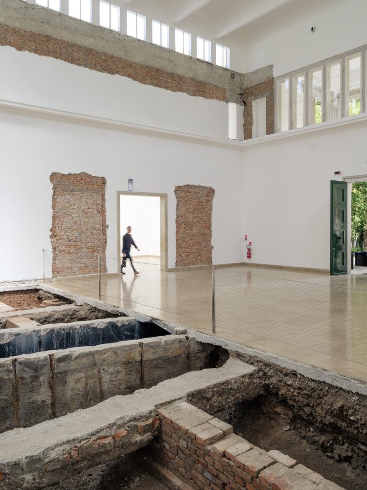 Maria Eichhorn "Relocating a Structure", 2022. Ansicht Venedig-Biennale 2022 