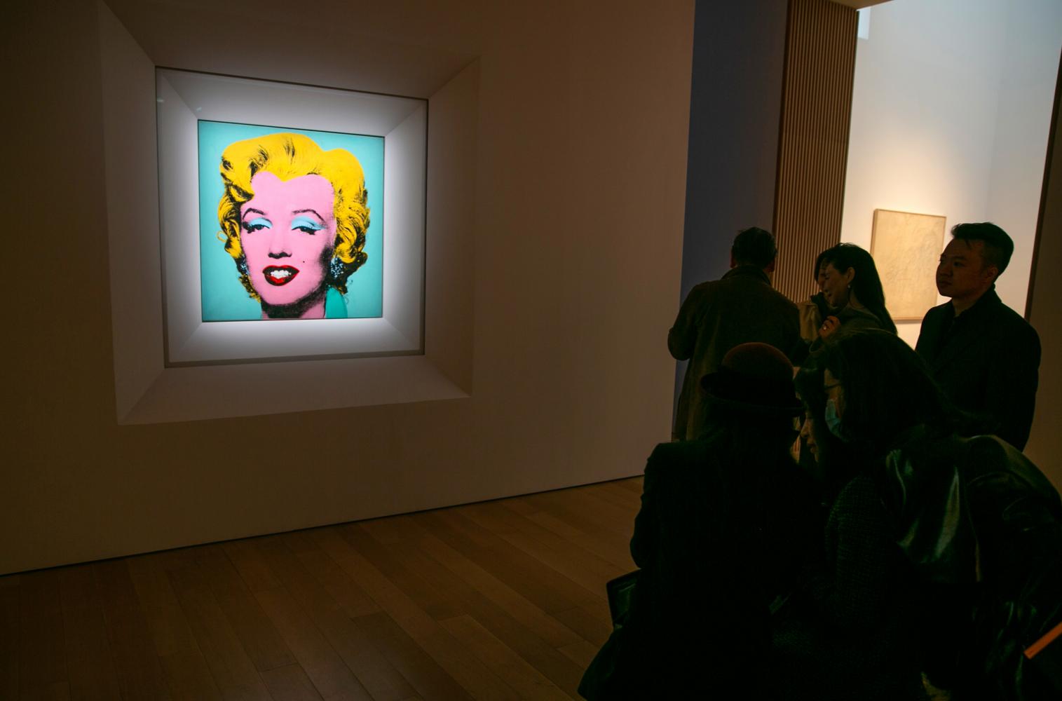 Das Gemälde "Shot Sage Blue Marilyn" von Andy Warhol aus dem Jahr 1964 hängt im Ausstellungsraum von Christie's in New York