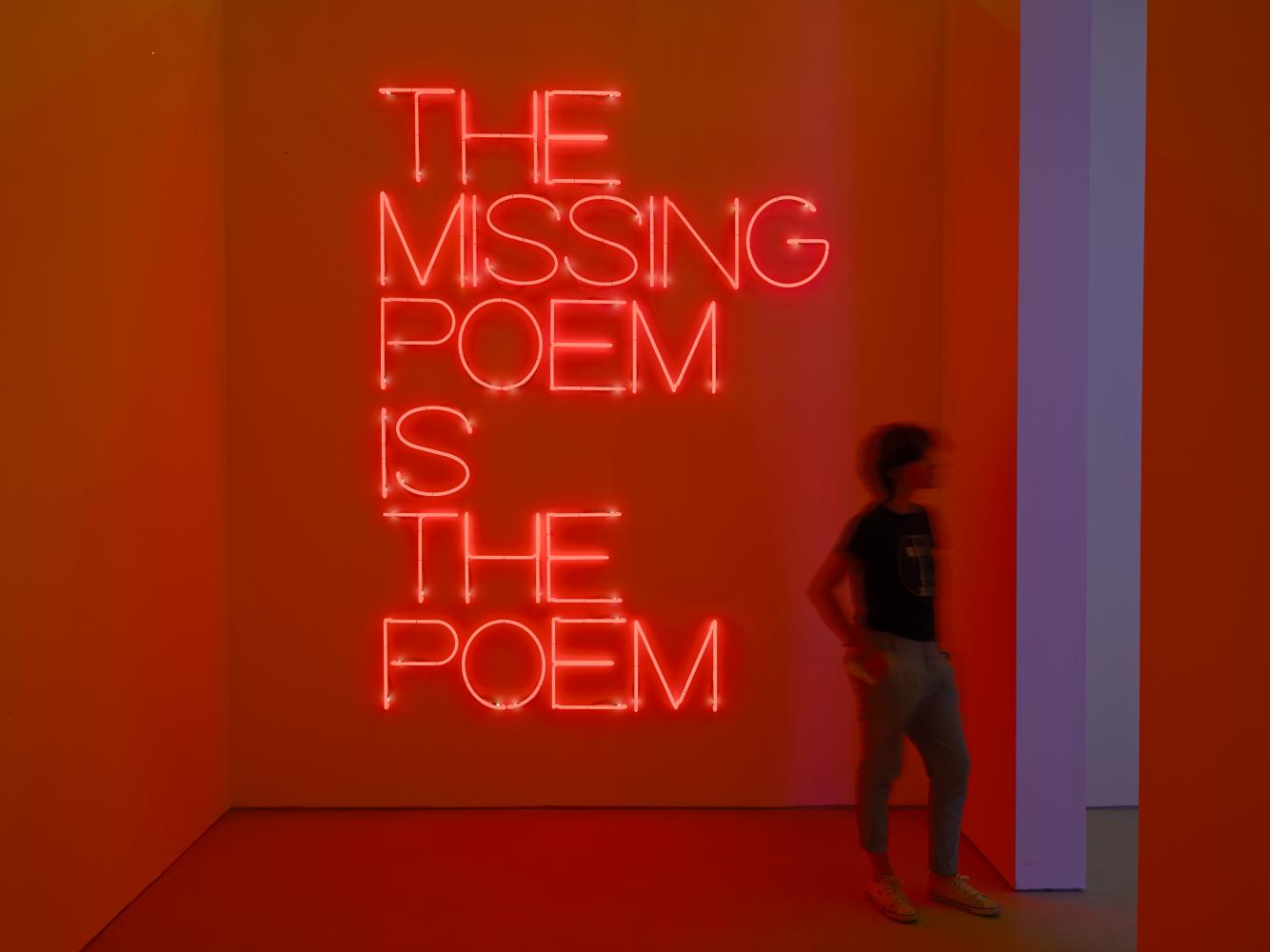 Maurizio Nannuccis Installation "The missing poem is the poem" aus dem Jahr 1969 ist aktuell im Palais Populaire in Berlin ausgestellt