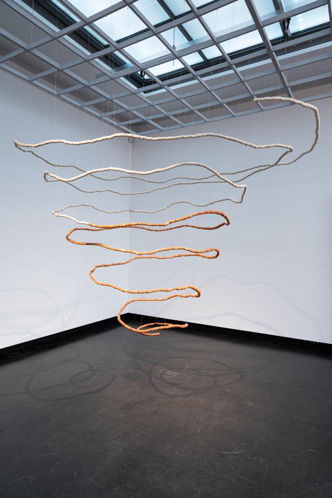 Taloi Havini "Beroana (Shell money) IV (Beroana (Muschelgeld) IV), 2016: Installationsansicht: 12. Berlin Biennale, Akademie der Künste, Pariser Platz