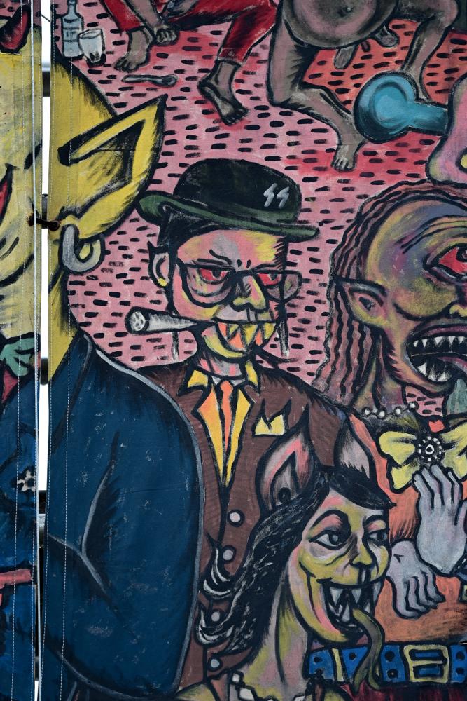 Ausschnitt des umstrittenen Großgemäldes des indonesischen Künstlerkollektivs Taring Padi auf dem Friedrichsplatz