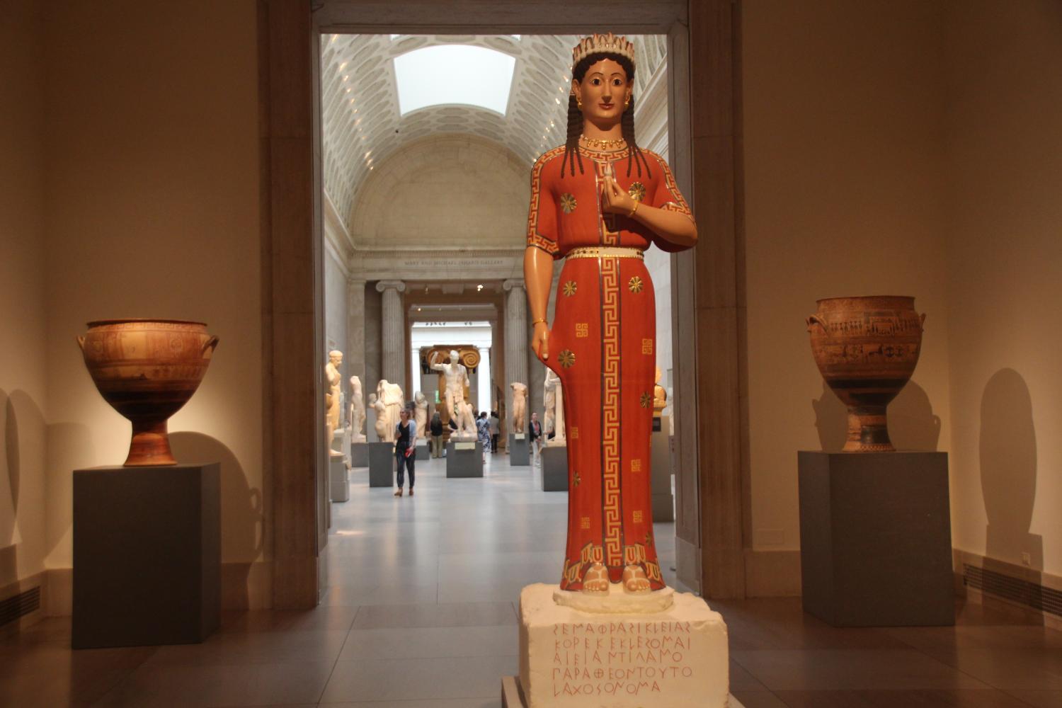 Rekonstruktionen einer antiken Phrasikleia-Skulptur im New Yorker Metropolitan Museum
